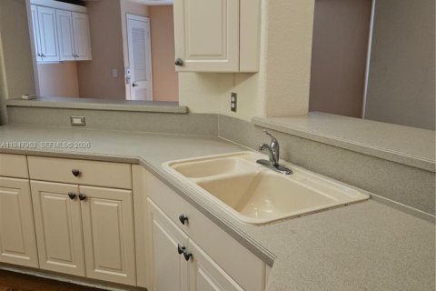 Condominio en venta en Tamarac, Florida, 2 dormitorios, 184.5 m2 № 2004000 - foto 5