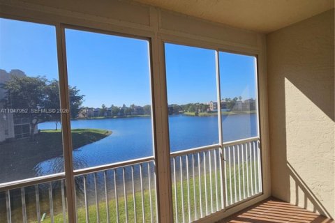 Condominio en venta en Tamarac, Florida, 2 dormitorios, 184.5 m2 № 2004000 - foto 3