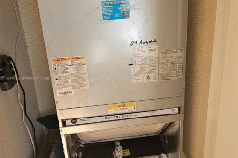 Condominio en venta en Tamarac, Florida, 2 dormitorios, 184.5 m2 № 2004000 - foto 17