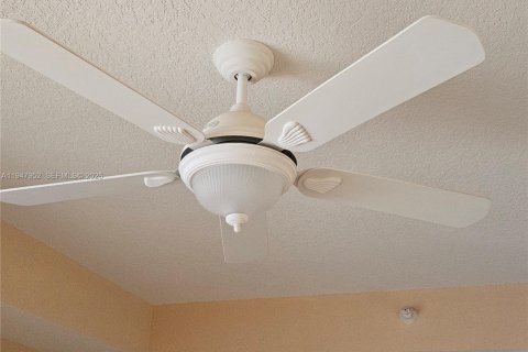 Condominio en venta en Tamarac, Florida, 2 dormitorios, 184.5 m2 № 2004000 - foto 14