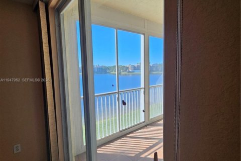 Condominio en venta en Tamarac, Florida, 2 dormitorios, 184.5 m2 № 2004000 - foto 19