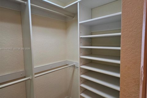 Condominio en venta en Tamarac, Florida, 2 dormitorios, 184.5 m2 № 2004000 - foto 12