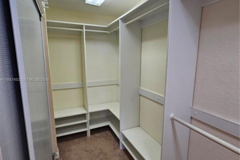 Condominio en venta en Tamarac, Florida, 2 dormitorios, 184.5 m2 № 2004000 - foto 11