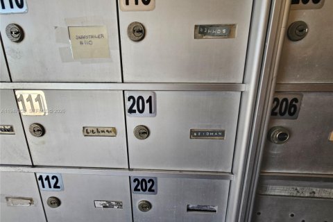 Condominio en venta en Tamarac, Florida, 2 dormitorios, 184.5 m2 № 2004000 - foto 16