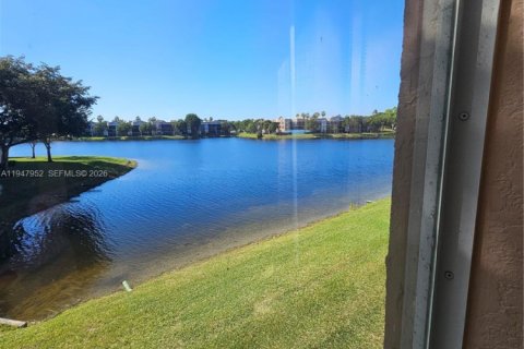 Condominio en venta en Tamarac, Florida, 2 dormitorios, 184.5 m2 № 2004000 - foto 20