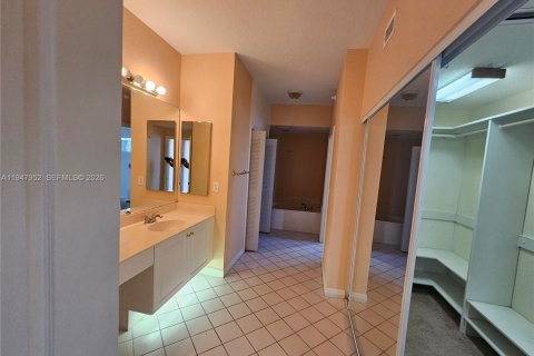 Condominio en venta en Tamarac, Florida, 2 dormitorios, 184.5 m2 № 2004000 - foto 10