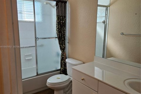 Condominio en venta en Tamarac, Florida, 2 dormitorios, 184.5 m2 № 2004000 - foto 30