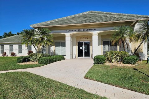 Condominio en venta en Tamarac, Florida, 2 dormitorios, 184.5 m2 № 2004000 - foto 8