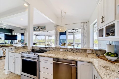 House in Placida, Florida 3 bedrooms, 142.7 sq.m. № 2212628 - photo 19