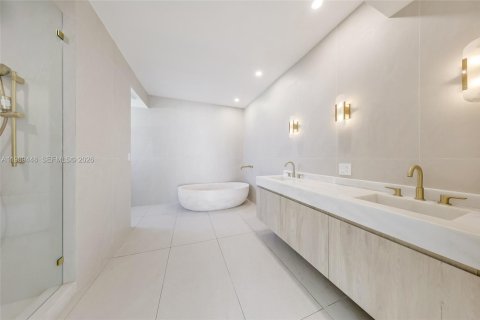 Condo in Hallandale Beach, Florida, 3 bedrooms  № 2055972 - photo 10