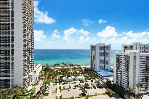 Condo in Hallandale Beach, Florida, 3 bedrooms  № 2055972 - photo 24