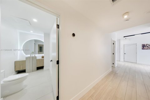 Condo in Hallandale Beach, Florida, 3 bedrooms  № 2055972 - photo 19