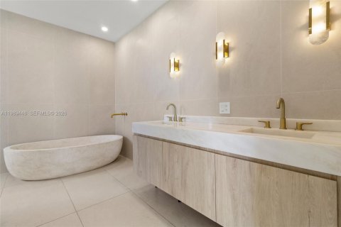 Condo in Hallandale Beach, Florida, 3 bedrooms  № 2055972 - photo 11