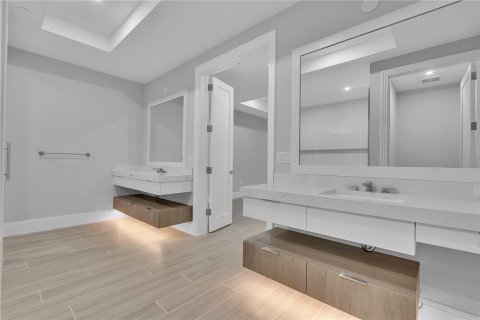 Condo in Sarasota, Florida, 3 bedrooms  № 2208135 - photo 22