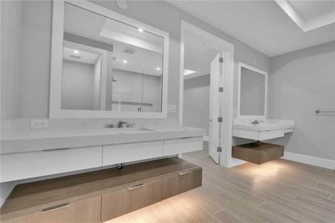 Condo in Sarasota, Florida, 3 bedrooms  № 2208135 - photo 23