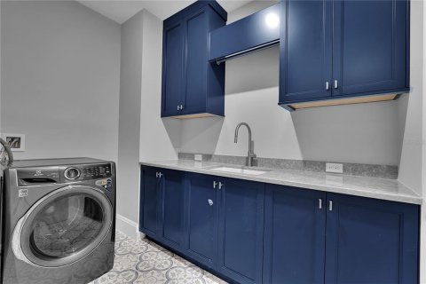 Condo in Sarasota, Florida, 3 bedrooms  № 2208135 - photo 25