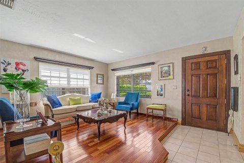 House in Miami, Florida 3 bedrooms, 157.47 sq.m. № 2066442 - photo 6