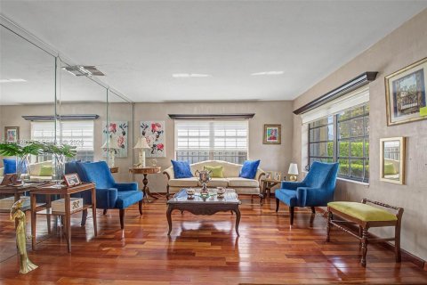 House in Miami, Florida 3 bedrooms, 157.47 sq.m. № 2066442 - photo 5