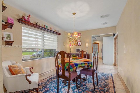 House in Miami, Florida 3 bedrooms, 157.47 sq.m. № 2066442 - photo 7