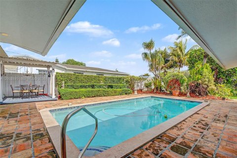 House in Miami, Florida 3 bedrooms, 157.47 sq.m. № 2066442 - photo 20