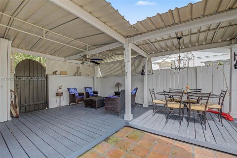 House in Miami, Florida 3 bedrooms, 157.47 sq.m. № 2066442 - photo 19