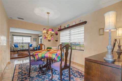 House in Miami, Florida 3 bedrooms, 157.47 sq.m. № 2066442 - photo 8