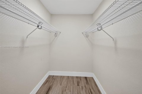 Купить кондоминиум в Тамарак, Флорида 2 спальни, 92.44м2, № 1956271 - фото 17