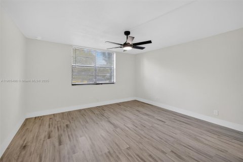 Купить кондоминиум в Тамарак, Флорида 2 спальни, 92.44м2, № 1956271 - фото 14