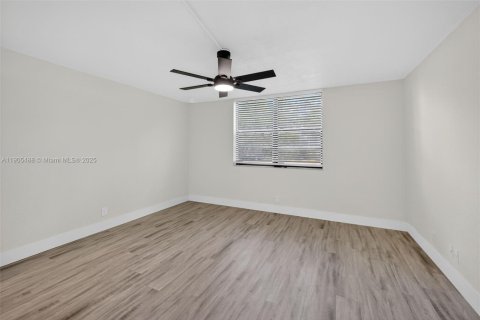 Купить кондоминиум в Тамарак, Флорида 2 спальни, 92.44м2, № 1956271 - фото 16