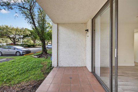 Купить кондоминиум в Тамарак, Флорида 2 спальни, 92.44м2, № 1956271 - фото 28