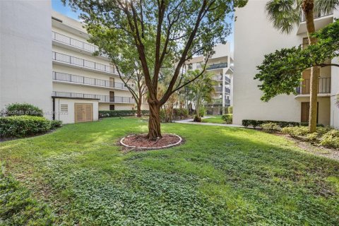 Купить кондоминиум в Тамарак, Флорида 2 спальни, 92.44м2, № 1956271 - фото 30