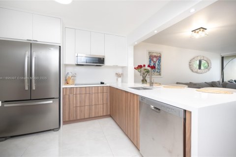 Copropriété à louer à Miami, Floride: 2 chambres, 86.96 m2 № 1947519 - photo 2