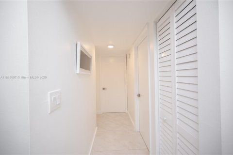 Copropriété à louer à Miami, Floride: 2 chambres, 86.96 m2 № 1947519 - photo 10