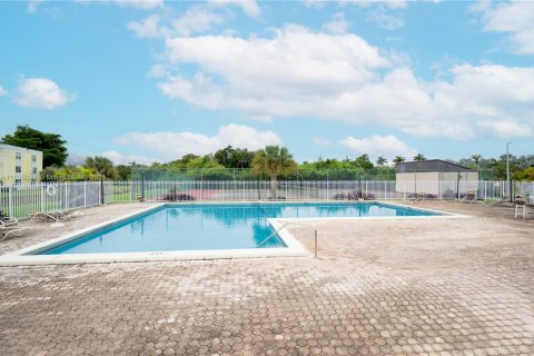 Copropriété à louer à Miami, Floride: 2 chambres, 86.96 m2 № 1947519 - photo 27