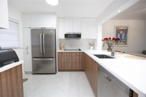 Copropriété à louer à Miami, Floride: 2 chambres, 86.96 m2 № 1947519 - photo 1