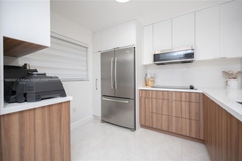 Copropriété à louer à Miami, Floride: 2 chambres, 86.96 m2 № 1947519 - photo 3