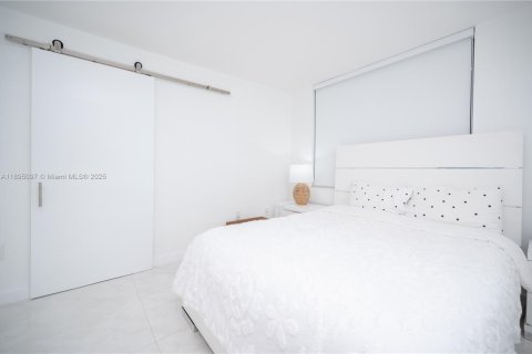 Copropriété à louer à Miami, Floride: 2 chambres, 86.96 m2 № 1947519 - photo 13