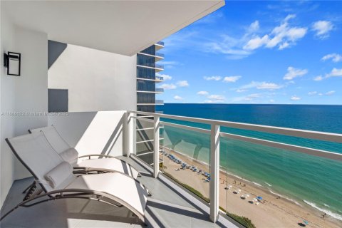 Condo in Hallandale Beach, Florida, 2 bedrooms  № 1933457 - photo 3