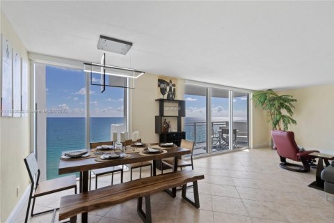 Condo in Hallandale Beach, Florida, 2 bedrooms  № 1933457 - photo 6