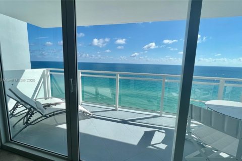 Condo in Hallandale Beach, Florida, 2 bedrooms  № 1933457 - photo 28