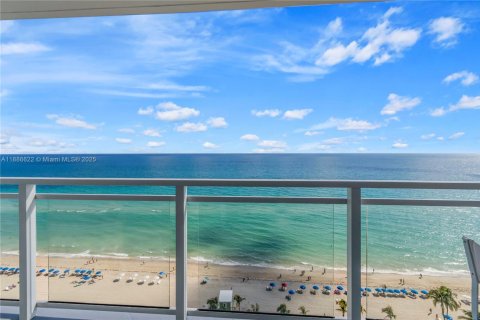 Condo in Hallandale Beach, Florida, 2 bedrooms  № 1933457 - photo 4