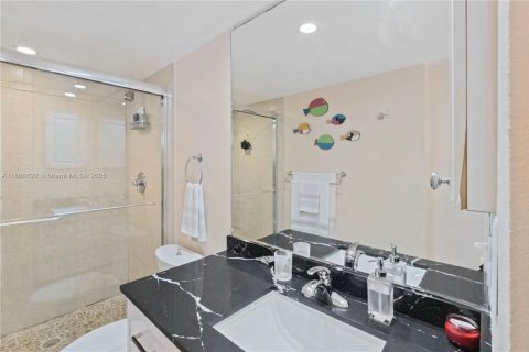 Condo in Hallandale Beach, Florida, 2 bedrooms  № 1933457 - photo 20