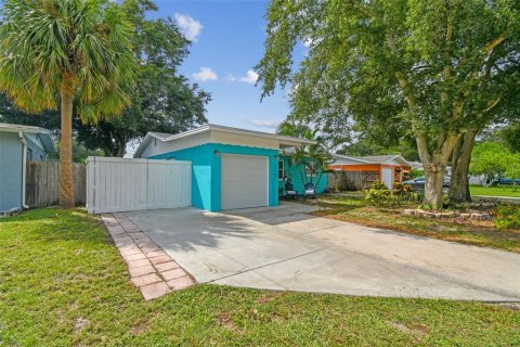 Villa ou maison à Saint Petersburg, Floride 2 chambres, 84.36 m2 № 2388343