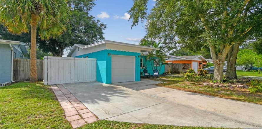 Villa ou maison à Saint Petersburg, Floride 2 chambres, 84.36 m2 № 2388343