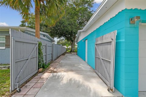 Villa ou maison à louer à Saint Petersburg, Floride: 2 chambres, 84.36 m2 № 2388343 - photo 2