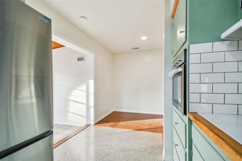 Villa ou maison à louer à Saint Petersburg, Floride: 2 chambres, 84.36 m2 № 2388343 - photo 10