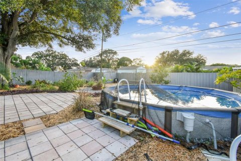Villa ou maison à louer à Saint Petersburg, Floride: 2 chambres, 84.36 m2 № 2388343 - photo 25