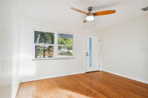 Villa ou maison à louer à Saint Petersburg, Floride: 2 chambres, 84.36 m2 № 2388343 - photo 5