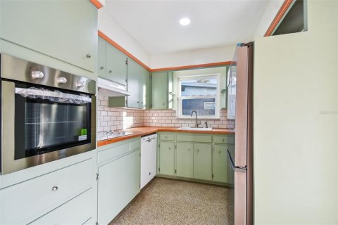Villa ou maison à louer à Saint Petersburg, Floride: 2 chambres, 84.36 m2 № 2388343 - photo 8