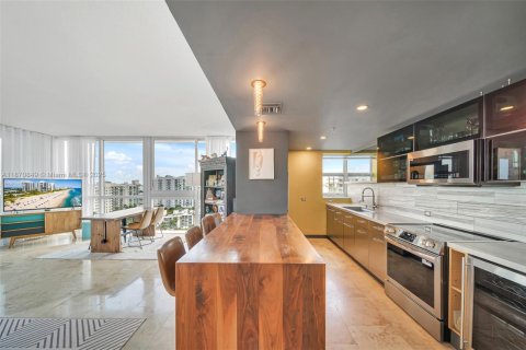 Condo in North Bay Village, Florida, 3 bedrooms № 1923204 - photo 7